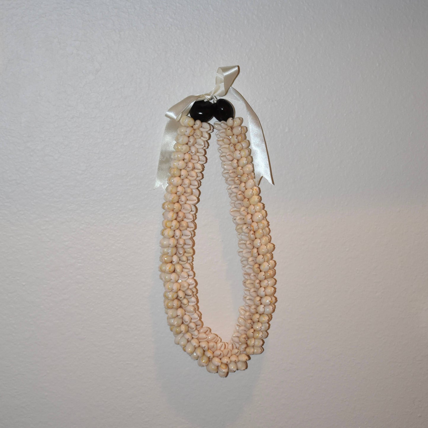 Chunky Cowrie Shell Lei