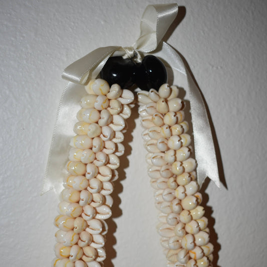 Chunky Cowrie Shell Lei