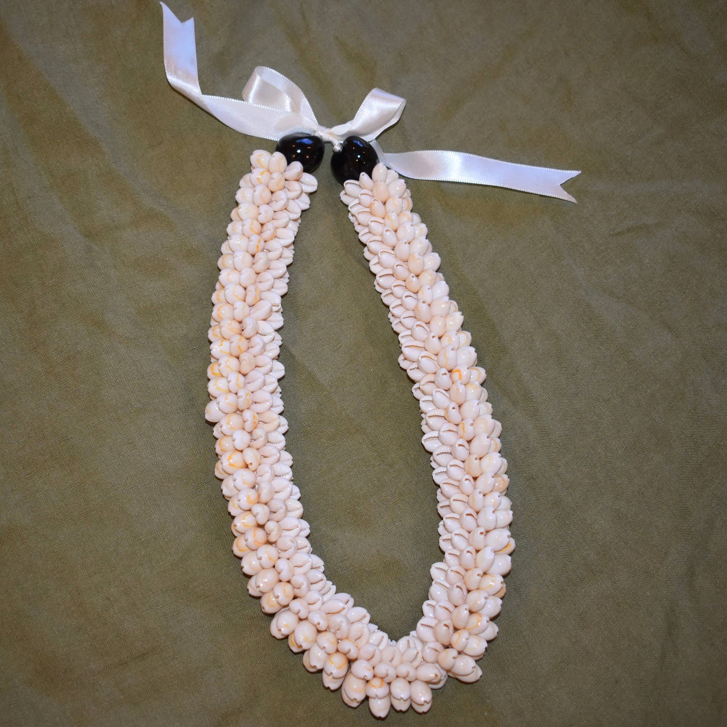 Chunky Cowrie Shell Lei