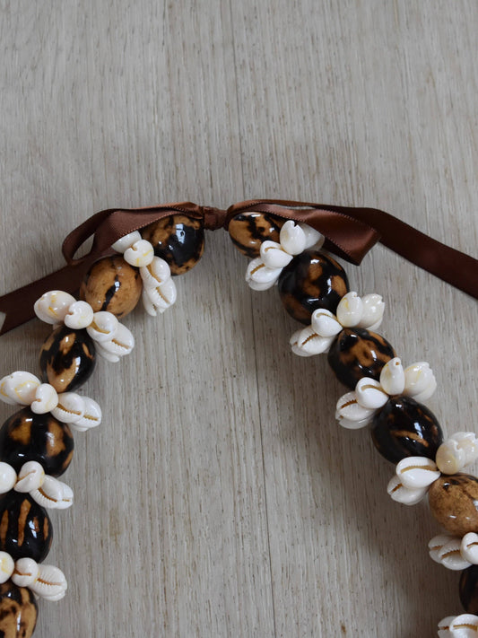 Kukui Nut + Cowrie Shell Lei - Brown