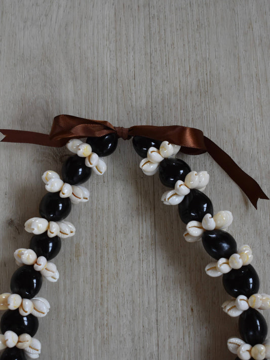 Kukui Nut + Cowrie Shell Lei - Black