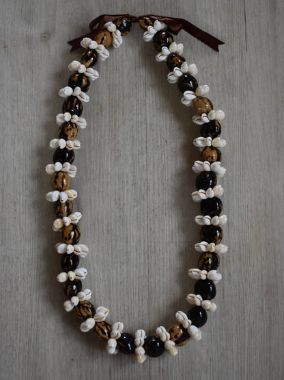 Kukui Nut + Cowrie Shell Lei - Brown