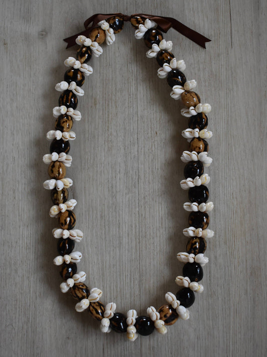 Kukui Nut + Cowrie Shell Lei - Brown