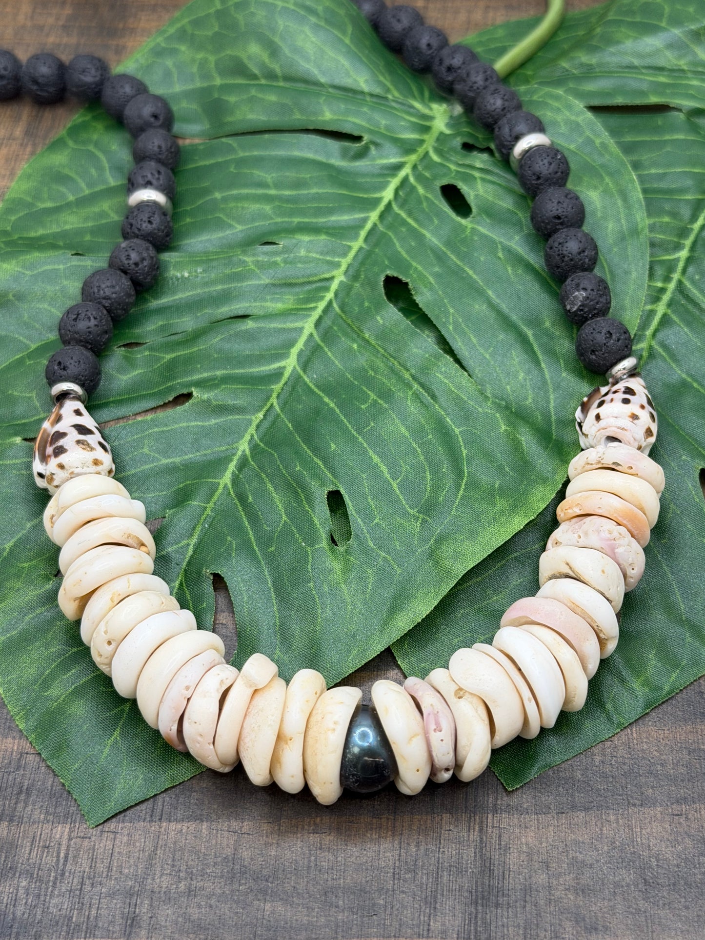 Shell Necklace with Tahitian Pearl
