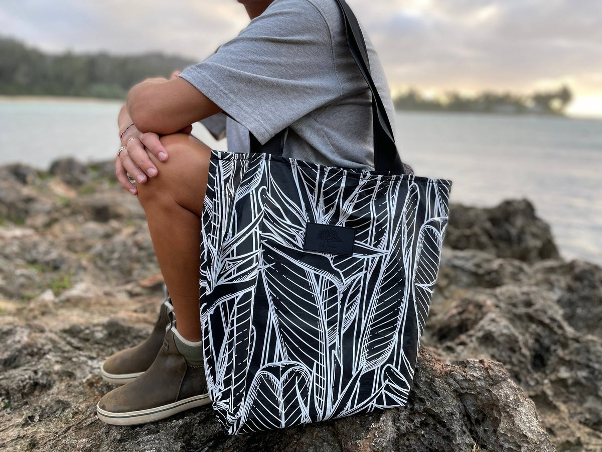 Summer Tote Beach Bag - Travel Bag - Black Strelitzia