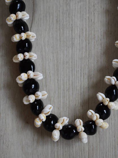 Kukui Nut + Cowrie Shell Lei - Black
